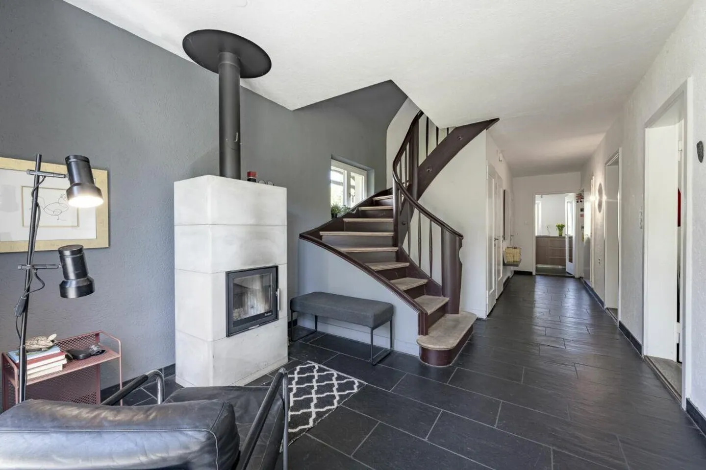 Single-family house with potential for new construction in a prime location! - Photo 3 of 10