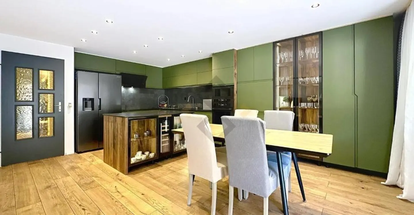 Geräumige Wohnung mit Kamin in Tourtemagne - Foto 1 von 8