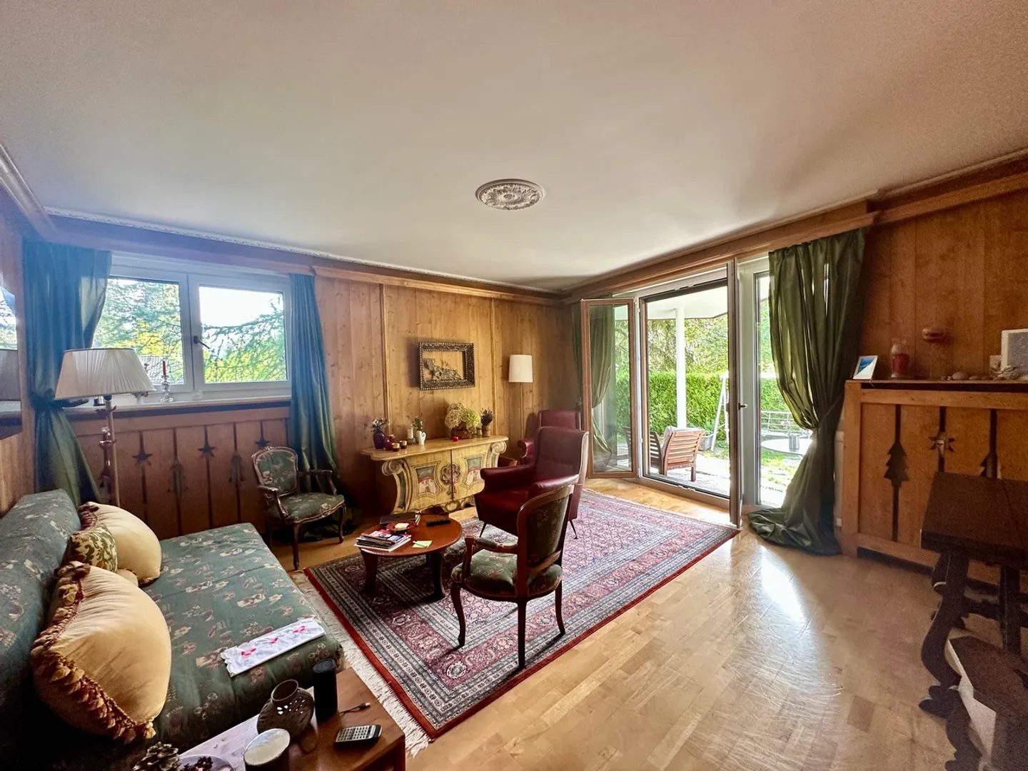 Charming 2.5 rooms close to the center of Crans - Photo 1 of 9