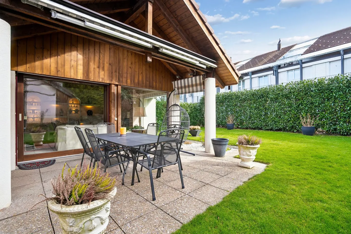 Ampia casa con 7 stanze con potenziale a Rüschlikon ZH - Foto 1 di 50