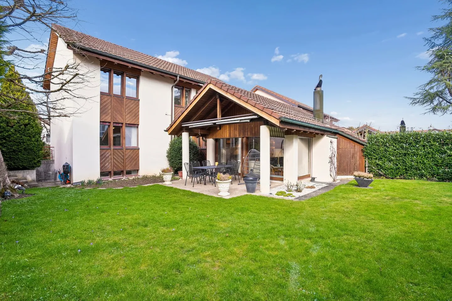 Ampia casa con 7 stanze con potenziale a Rüschlikon ZH - Foto 2 di 50
