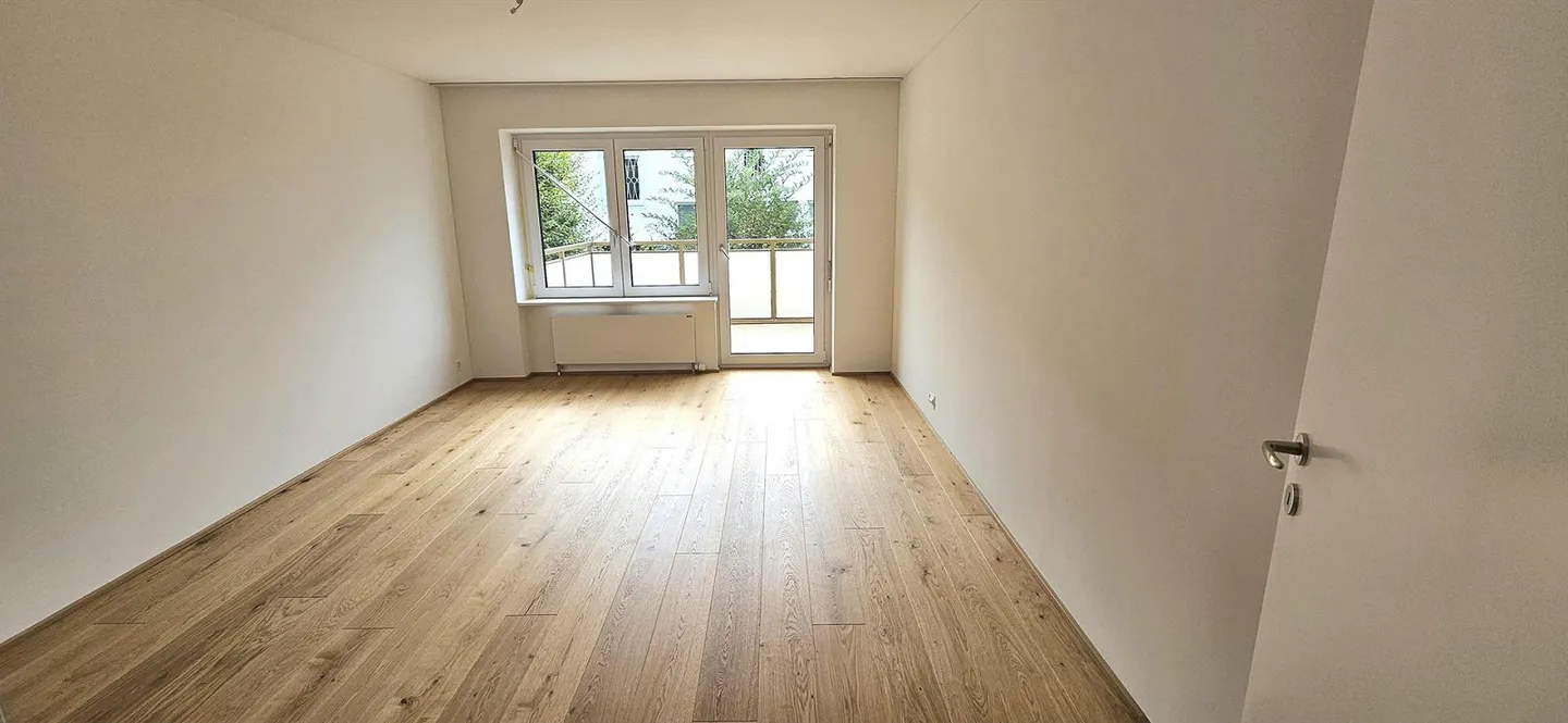 Balcon avec vue sur le lac - Appartement 3.5 pièces en emplacement privilégié à Zurich - Photo 9 sur 13