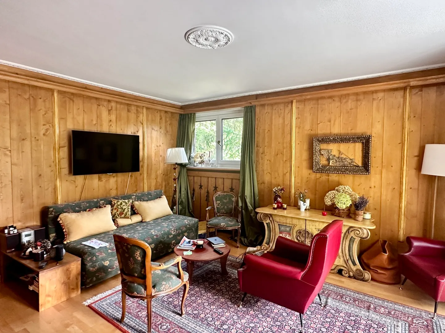 Charming 2.5 rooms close to the center of Crans - Photo 2 of 9