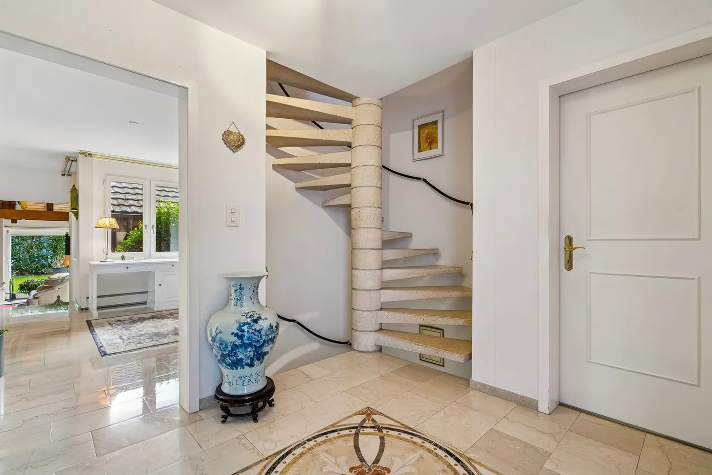 Ampia casa con 7 stanze con potenziale a Rüschlikon ZH - Foto 20 di 50