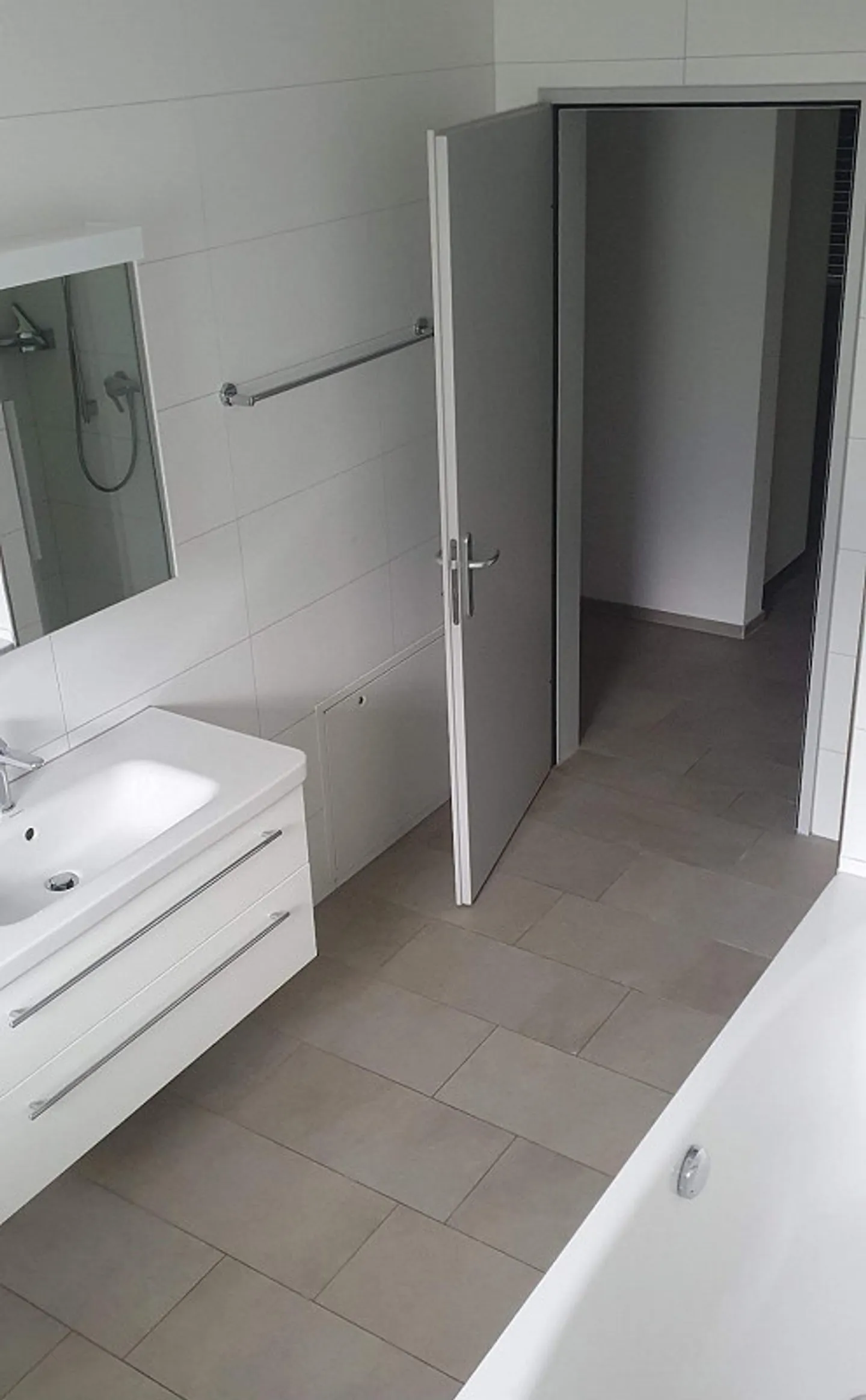 Appartamento moderno 3.5 stanze con WG ospiti separata - Foto 8 di 9