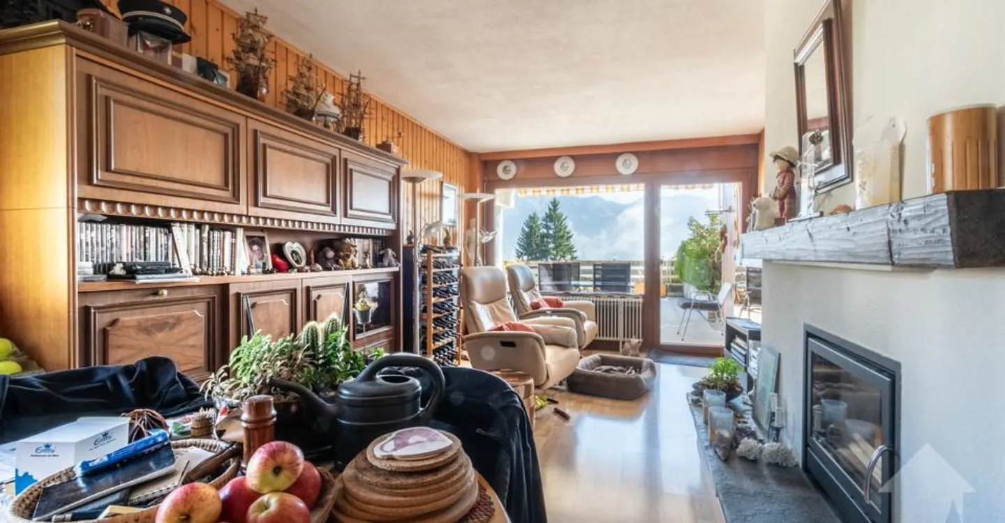 Charmante 2,5 Zimmer mit großer Terrasse - Foto 2 von 11