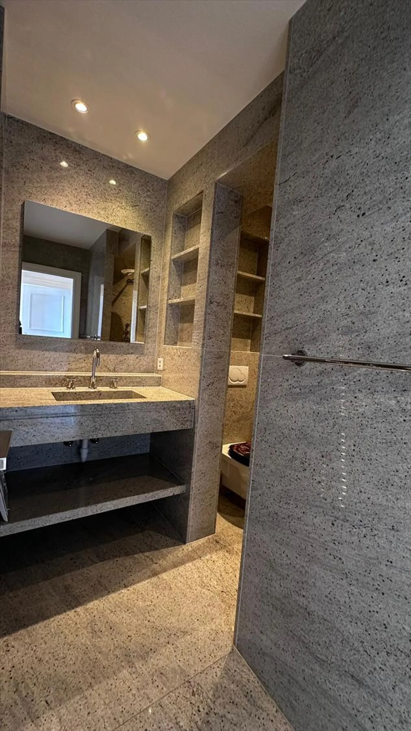 6.5 Room Apartment - Photo 16 of 23