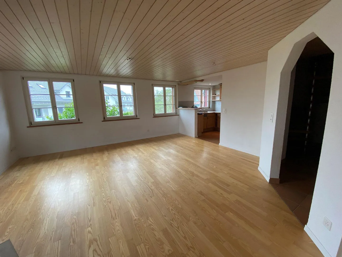 Bella grande maisonette di 4,5 stanze in una casa a 3 famiglie - Foto 2 di 14