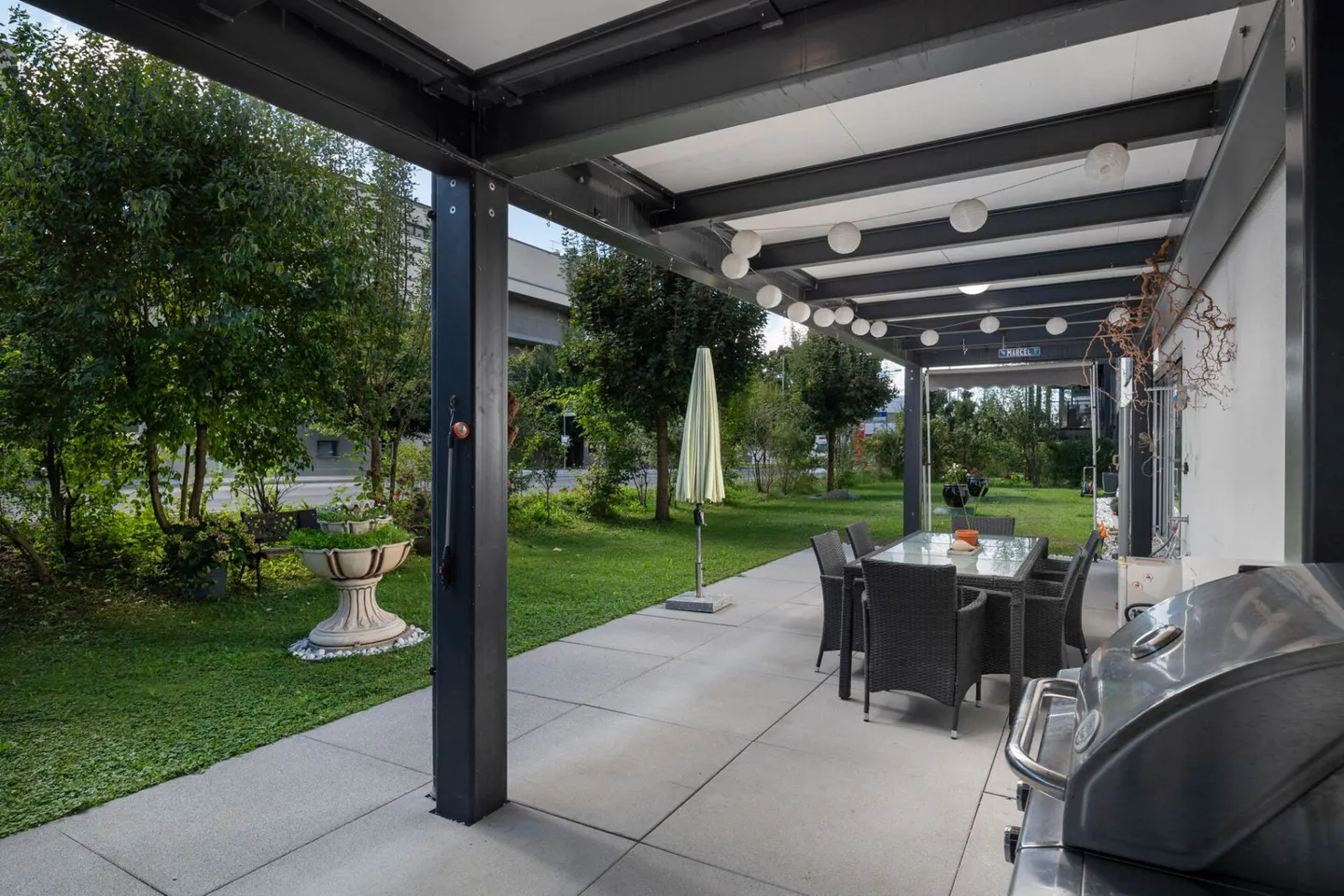 Bright Garden Apartment with Terrace - Photo 3 of 12