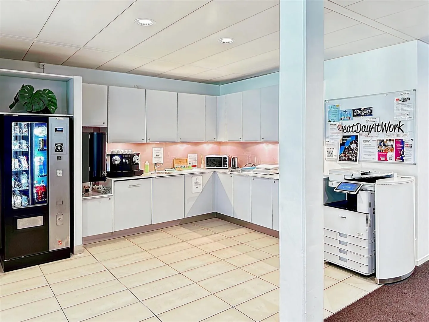 Spazio ufficio aperto per 10 persone presso Regus Business Park - Foto 8 di 11