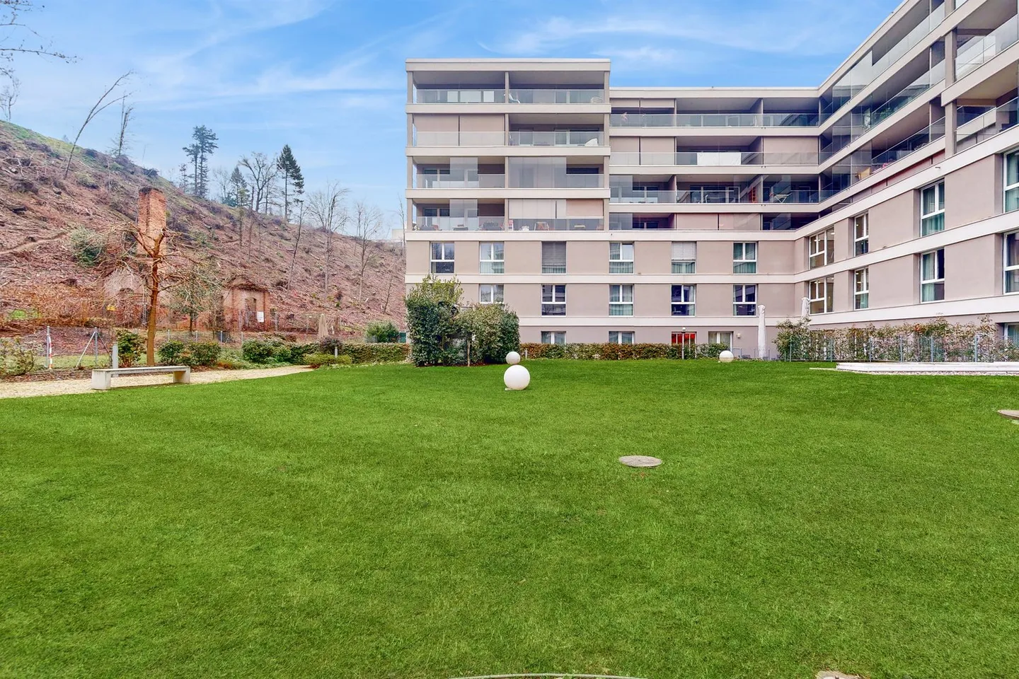 Top Floor in Modern Style: 3.5 Rooms in the Parco Cornaredo Residence - Photo 1 of 9