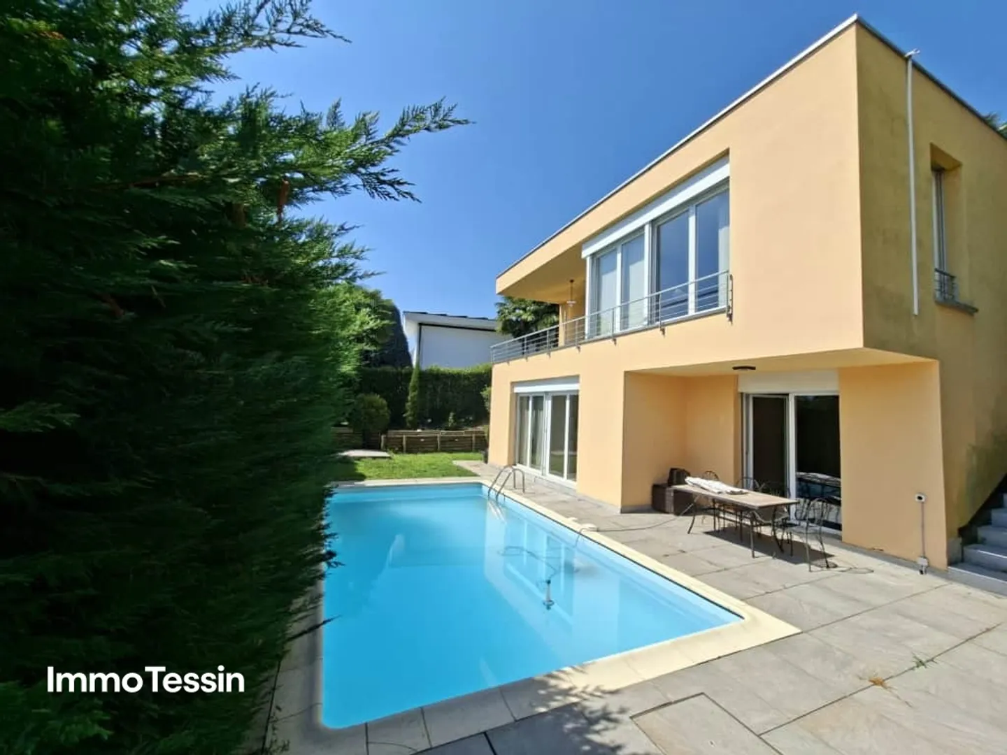 Elegante Villa mit Schwimmbad, Garten und Seesicht auf den Lago di Lugano an sonniger Panoramalage - Foto 4 von 13
