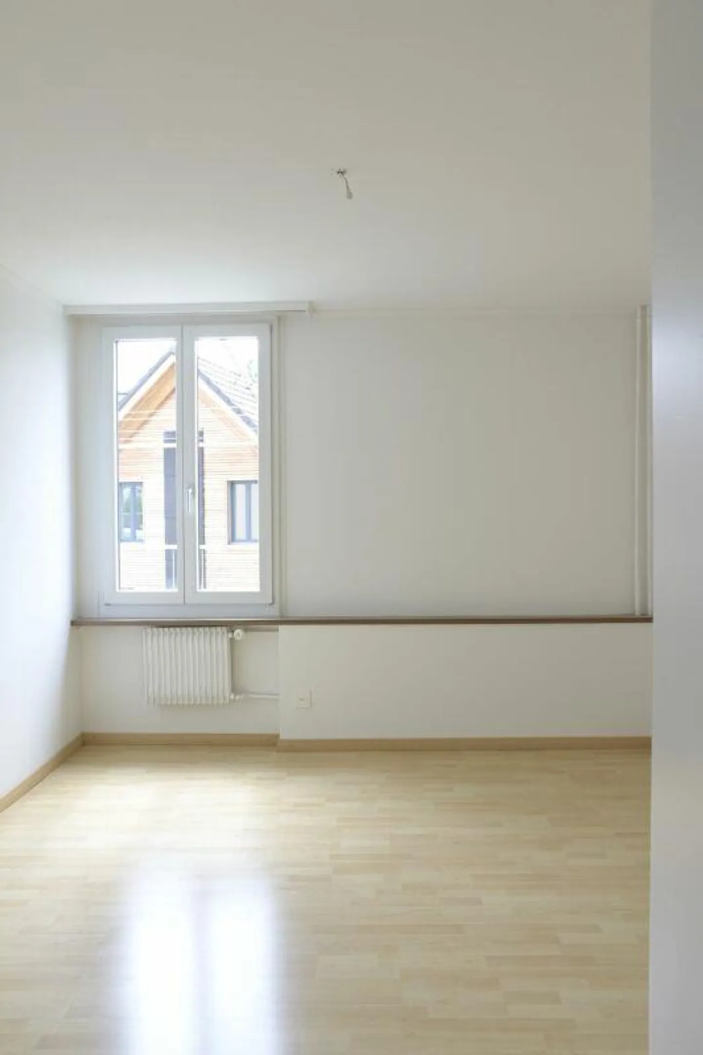 Appartement rénové de 4,5 pièces au 1er étage près de la gare - Photo 6 sur 6