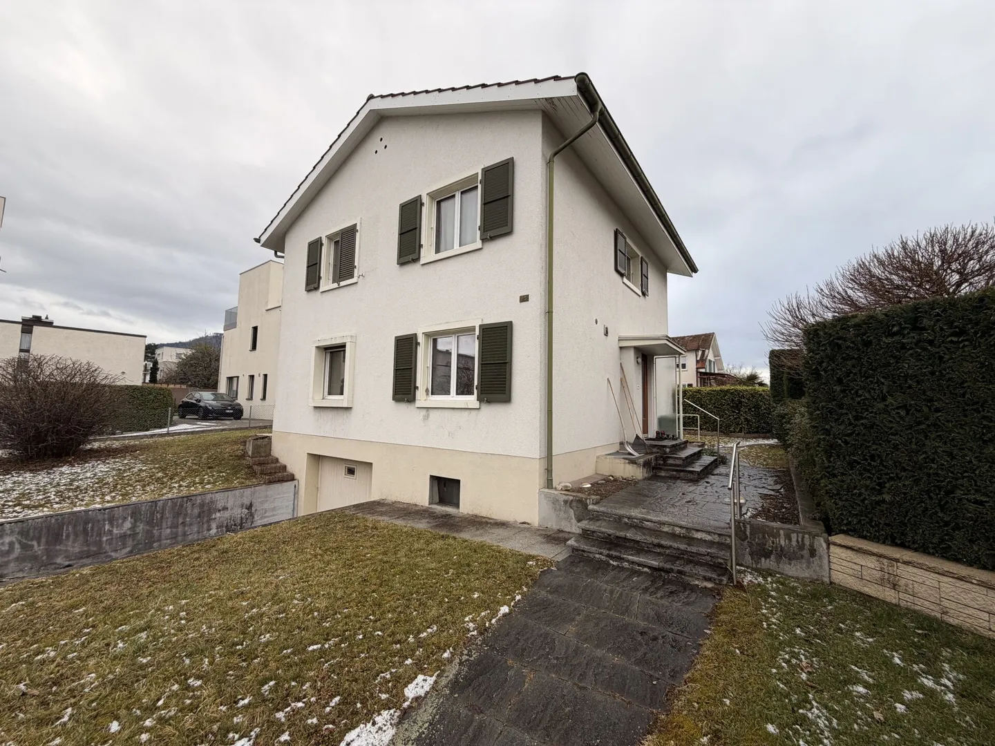 Charmantes Haus in Aesch mit moderner Ausstattung - Photo 1 sur 2