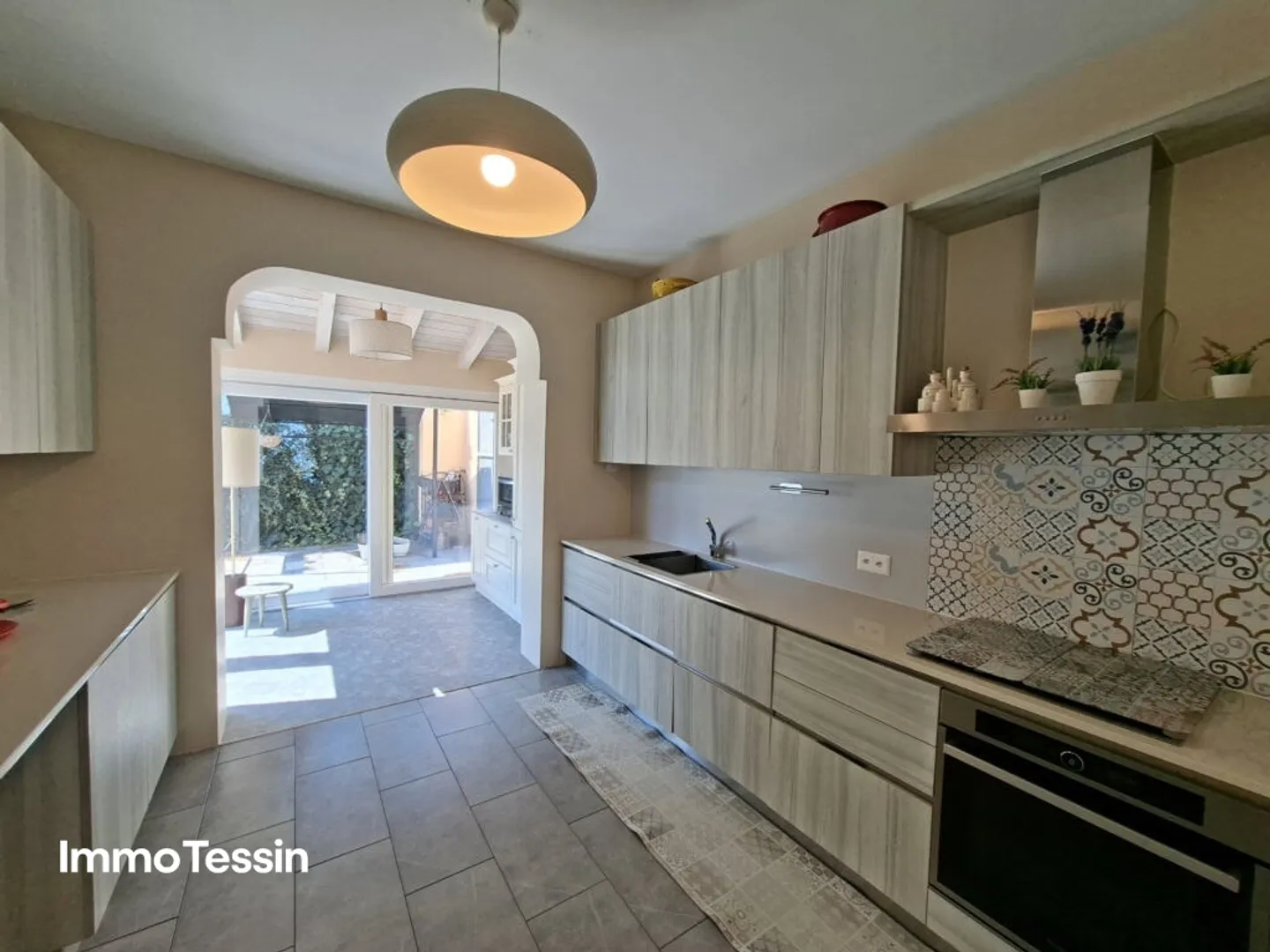 Elegante Villa mit Schwimmbad, Garten und Seesicht auf den Lago di Lugano an sonniger Panoramalage - Foto 9 von 13