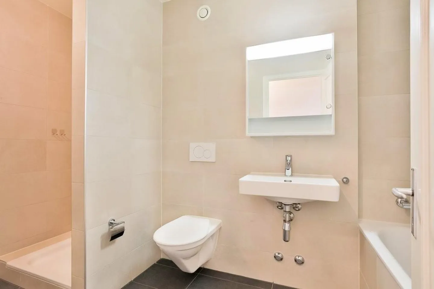 Geräumige 7-Zimmer-Wohnung - Foto 9 von 9