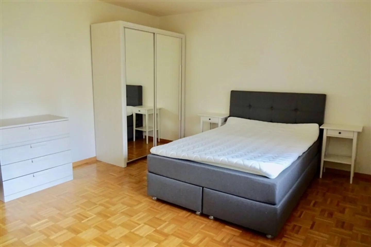 ONLINE VIEWING Beautiful shared room with good public transport connections - Photo 3 of 10