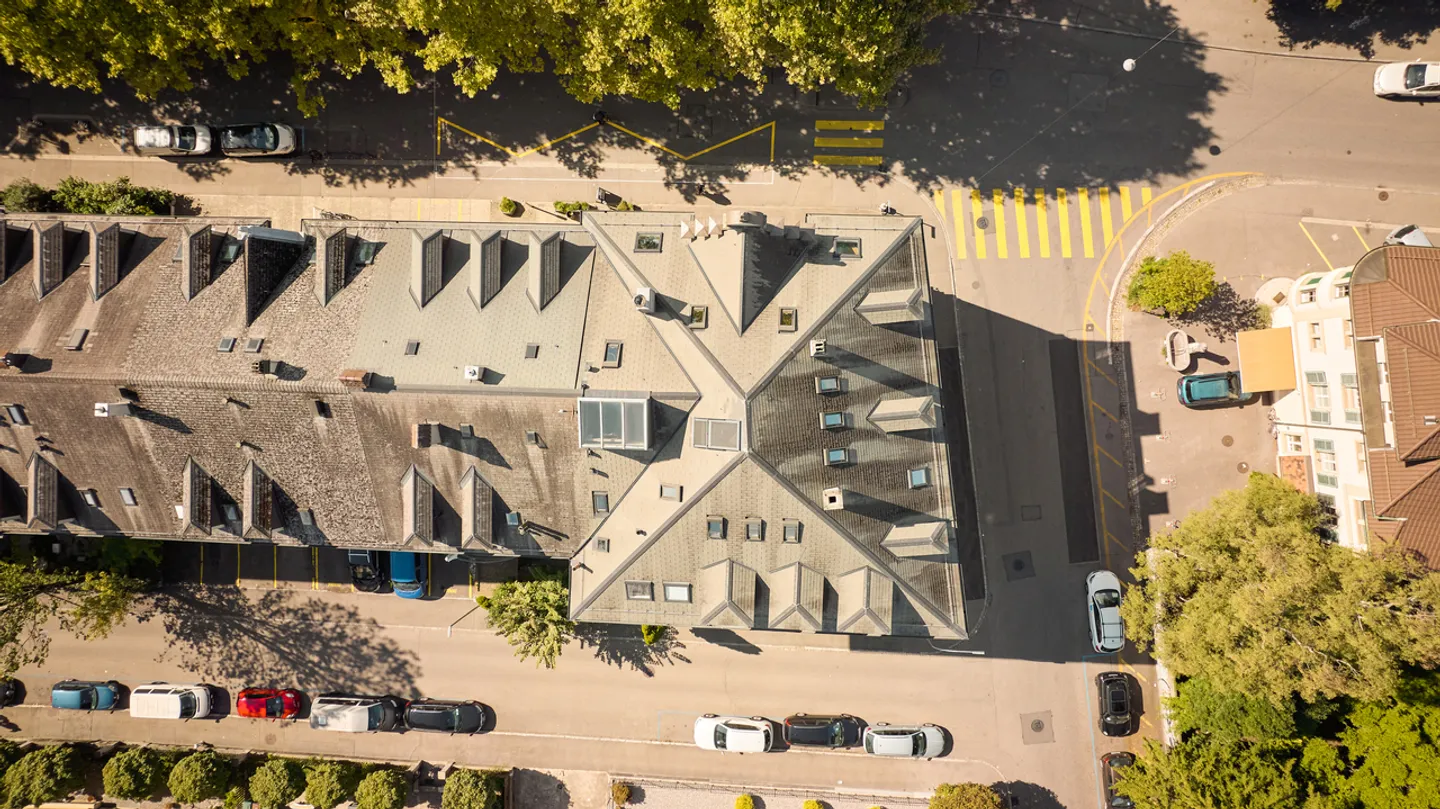ESPACE COMMERCIAL ATTRACTIF DANS UN EMPLACEMENT DE VISIBILITÉ OPTIMALE - Photo 4 sur 5