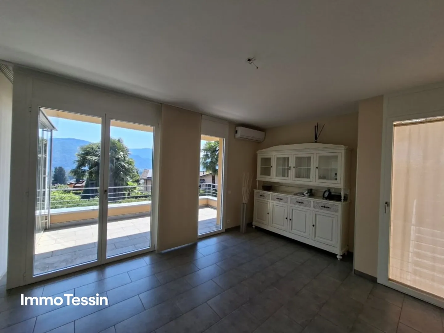 Elegante Villa mit Schwimmbad, Garten und Seesicht auf den Lago di Lugano an sonniger Panoramalage - Foto 10 von 13