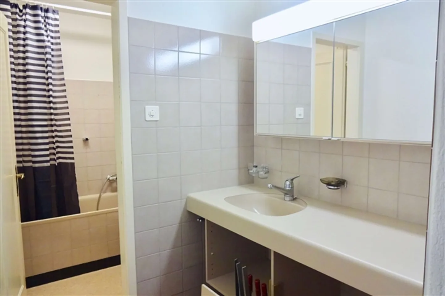 ONLINE VIEWING Beautiful shared room with good public transport connections - Photo 9 of 10