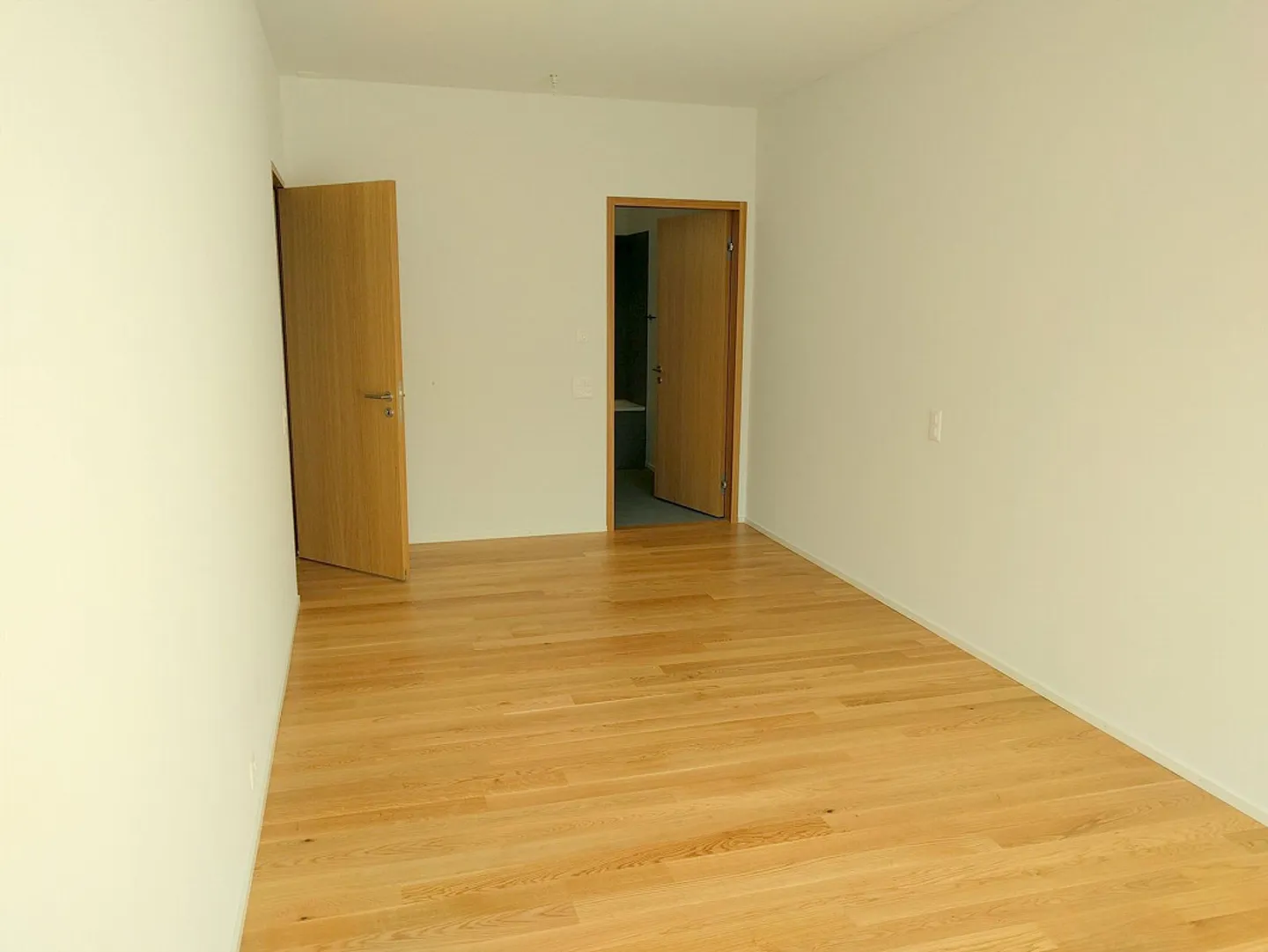 Appartamento su due livelli esposto a nord-sud, vista lago, 3 terrazze - Foto 7 di 19