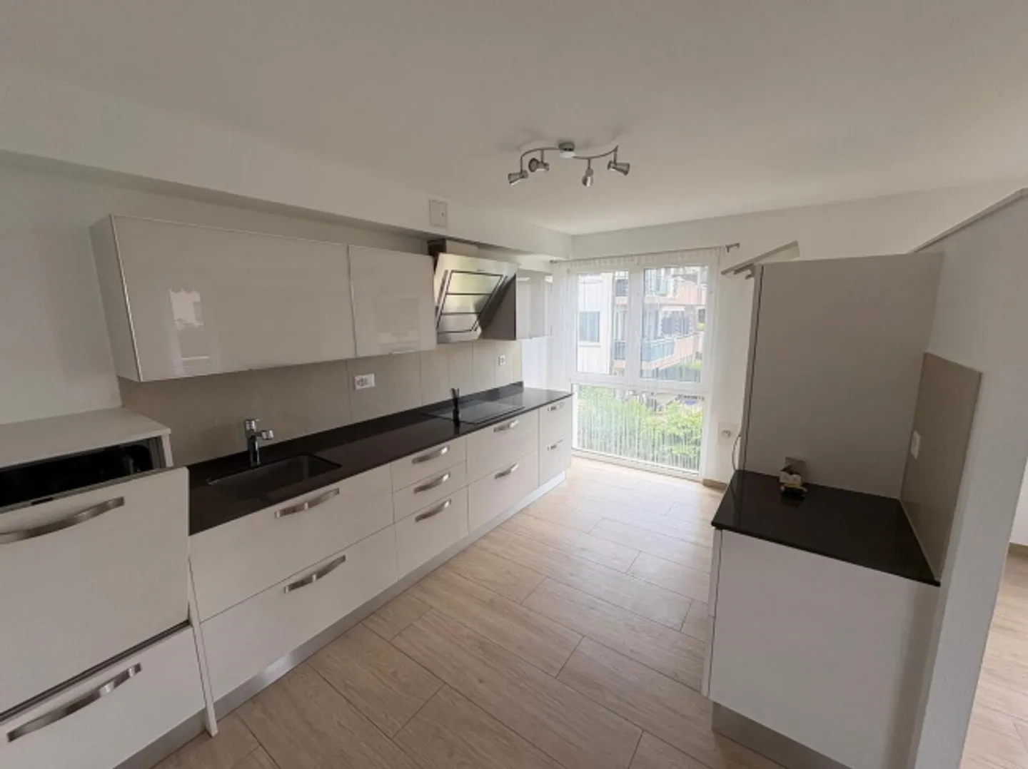 Sehr schöne helle 5,5-Zimmer-Wohnung in Grandson - Foto 4 von 19