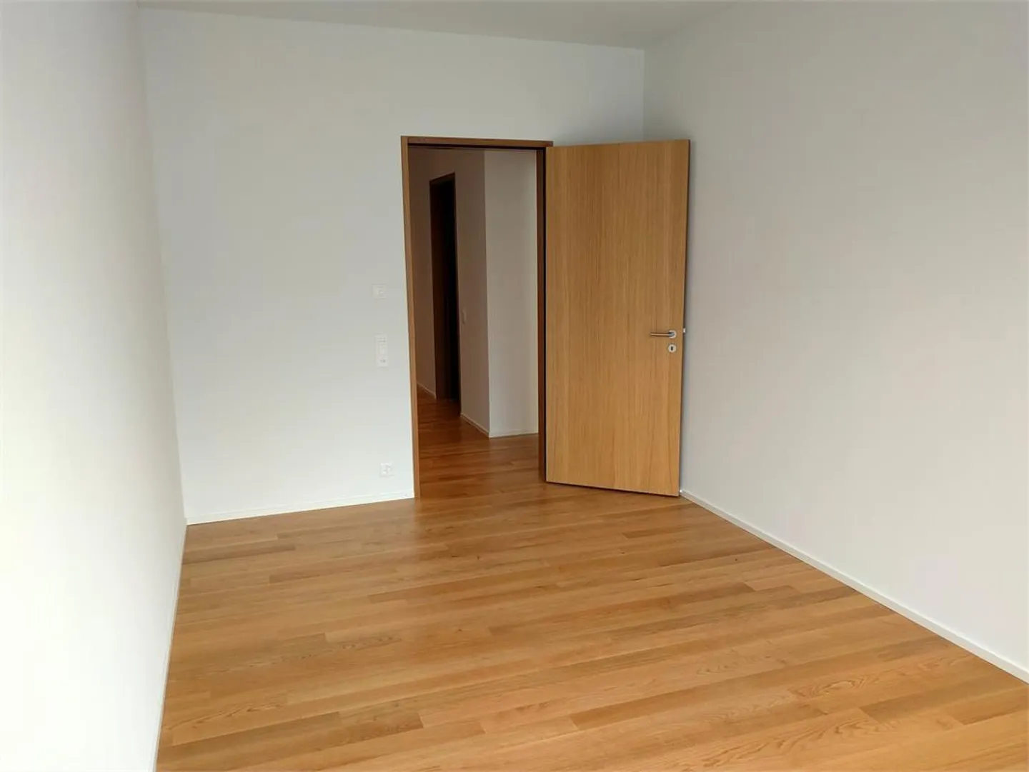 Appartamento su due livelli esposto a nord-sud, vista lago, 3 terrazze - Foto 10 di 19