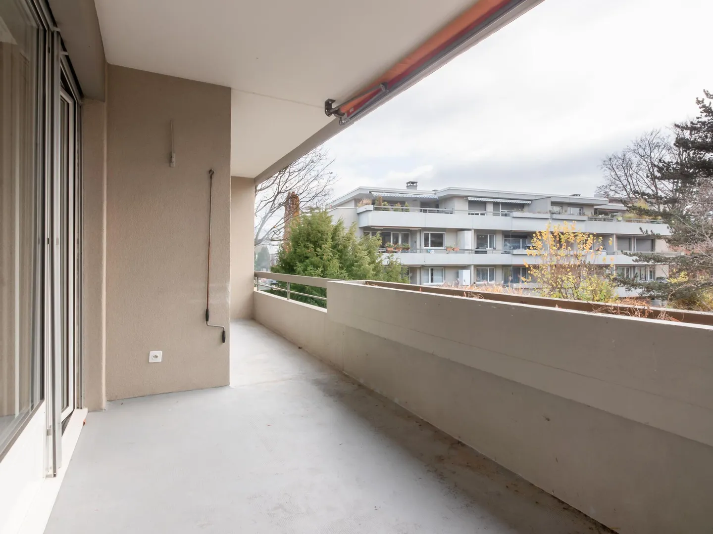 Appartamento 4,5 locali con piscina nel giardino - Foto 5 di 14