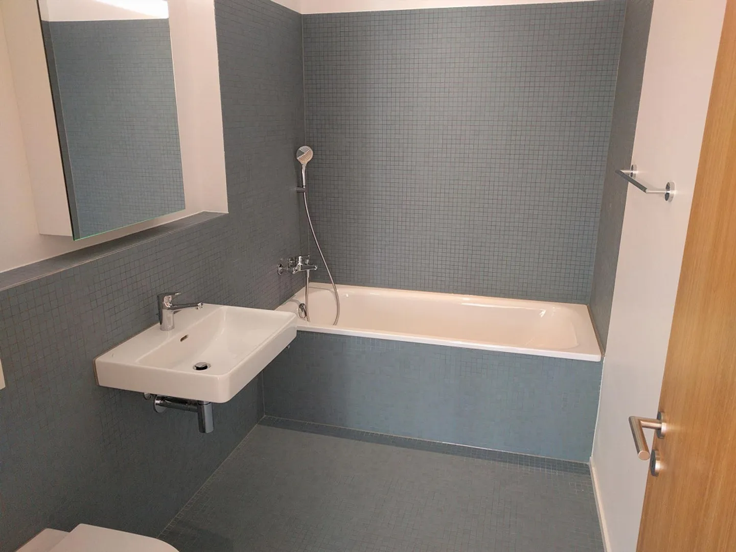 Appartamento su due livelli esposto a nord-sud, vista lago, 3 terrazze - Foto 9 di 19