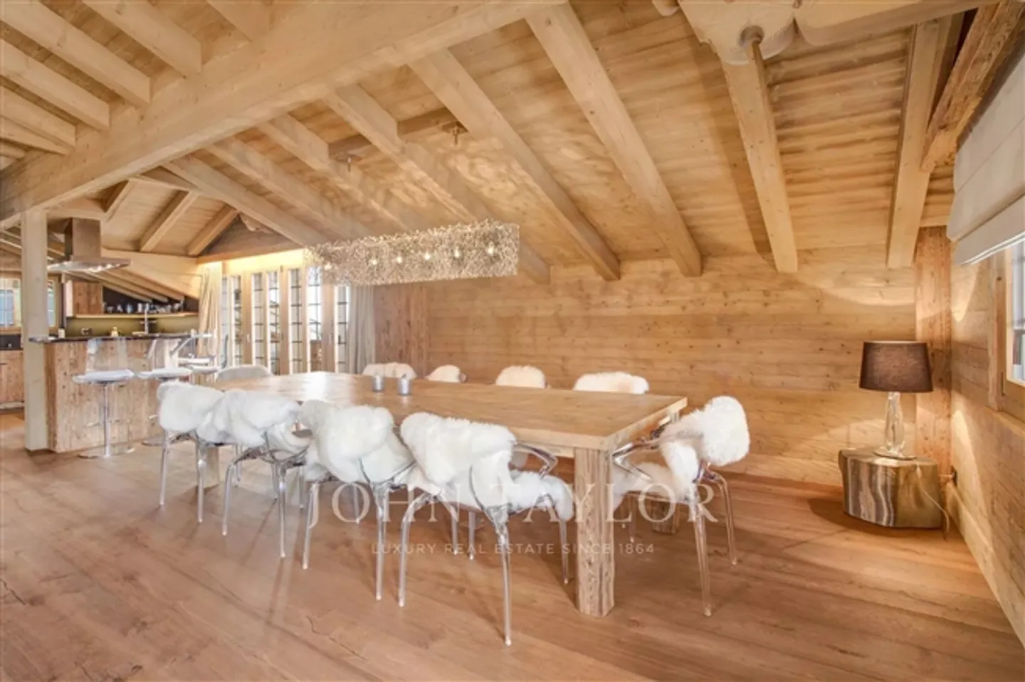 «Chalet im James-Bond-Stil mit Pool und Spa» - Foto 3 von 13