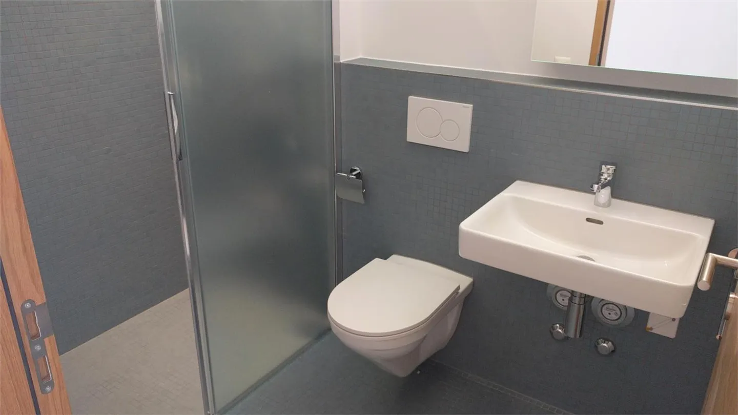 Appartamento su due livelli esposto a nord-sud, vista lago, 3 terrazze - Foto 12 di 19