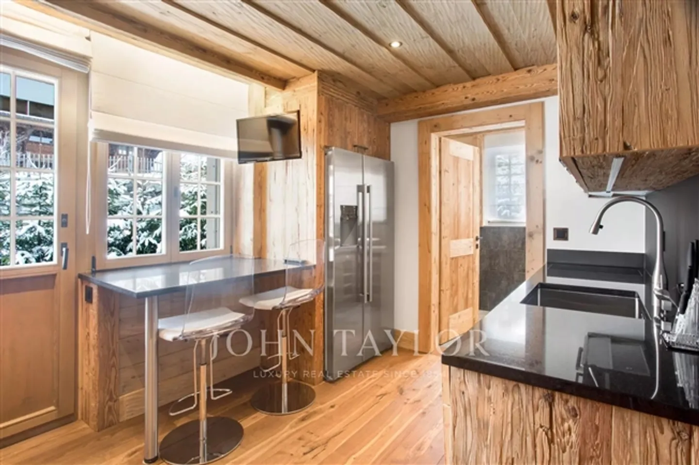 «Chalet im James-Bond-Stil mit Pool und Spa» - Foto 4 von 13