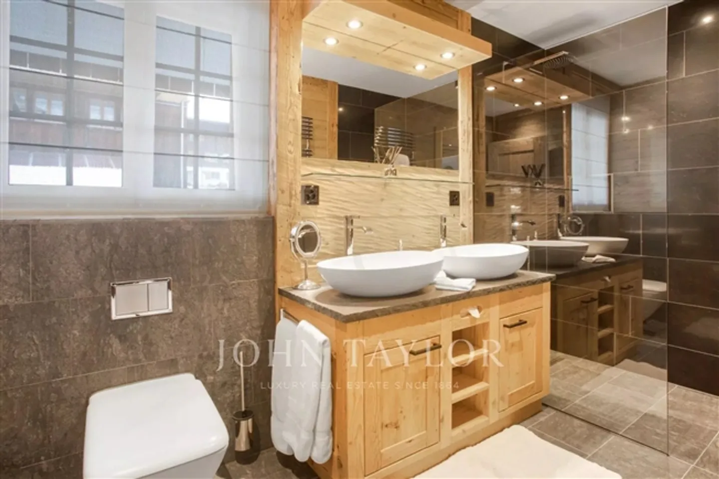 «Chalet im James-Bond-Stil mit Pool und Spa» - Foto 9 von 13