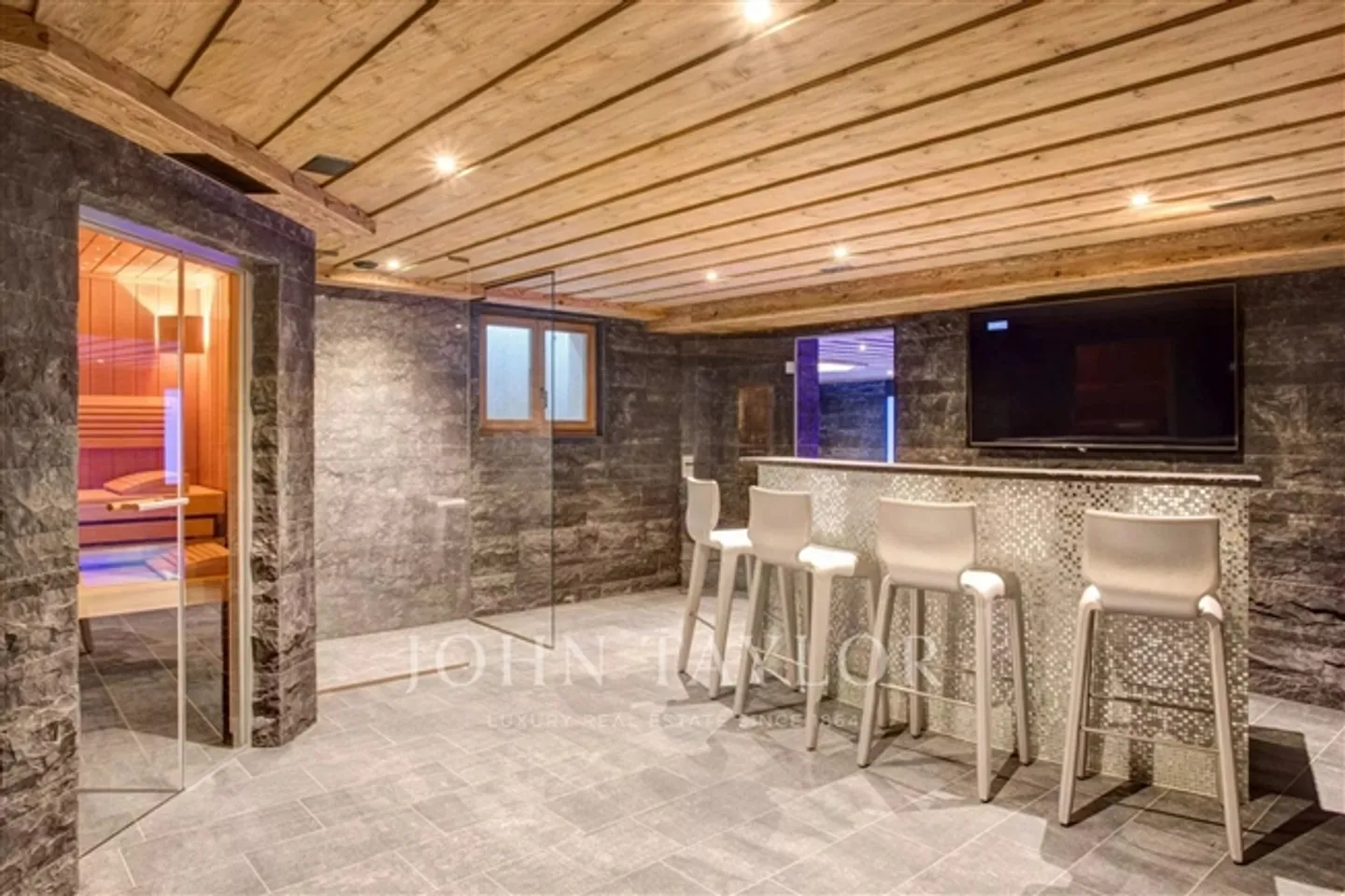 «Chalet im James-Bond-Stil mit Pool und Spa» - Foto 10 von 13