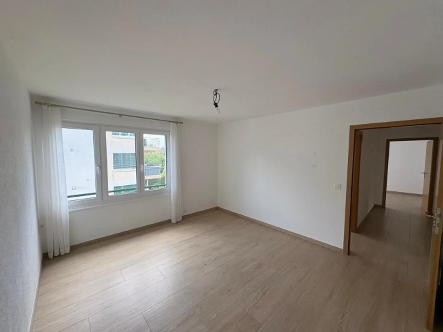 Sehr schöne helle 5,5-Zimmer-Wohnung in Grandson - Foto 8 von 19