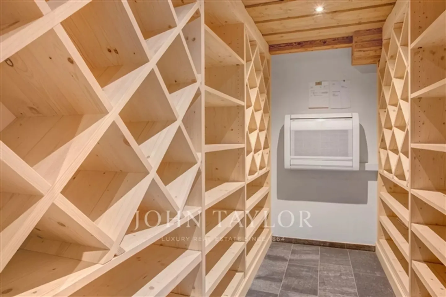 «Chalet im James-Bond-Stil mit Pool und Spa» - Foto 12 von 13