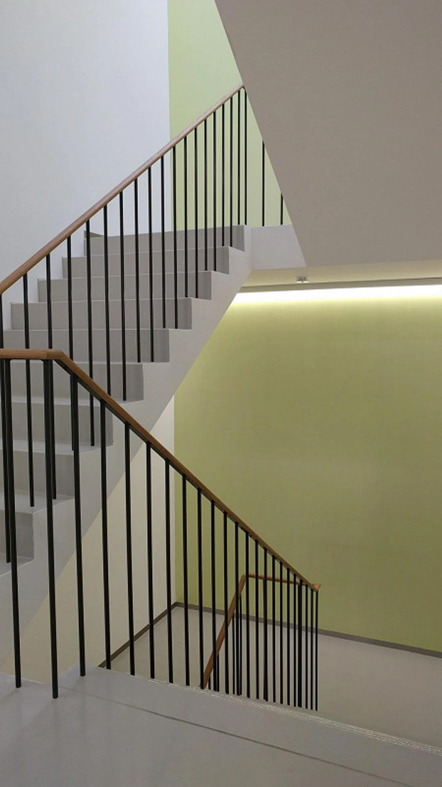 Appartamento su due livelli esposto a nord-sud, vista lago, 3 terrazze - Foto 17 di 19