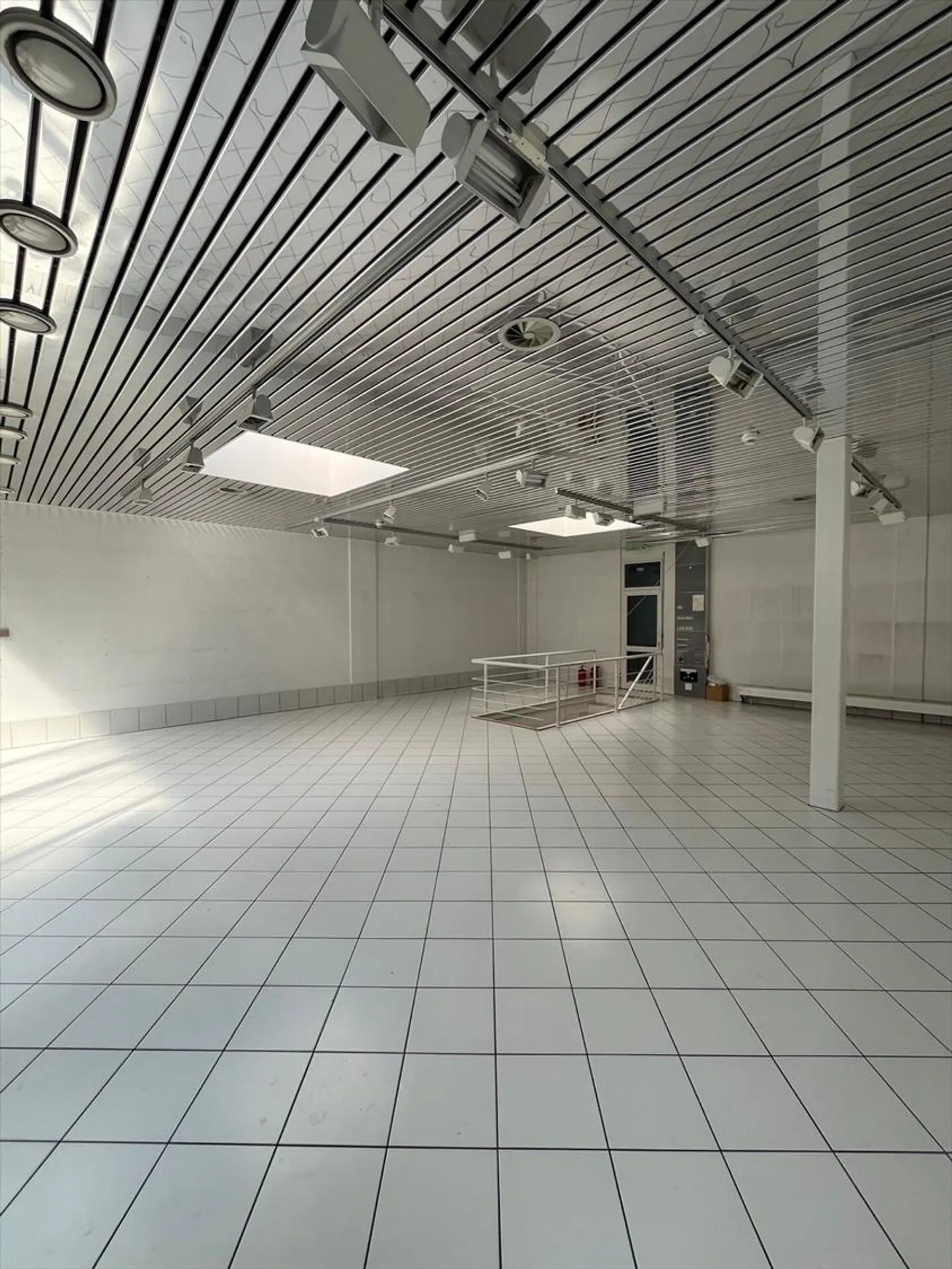 GESCHÄFTSRÄUME AUF ZWEI EBENEN - GALERIES SEDUNOISES - Foto 4 von 5