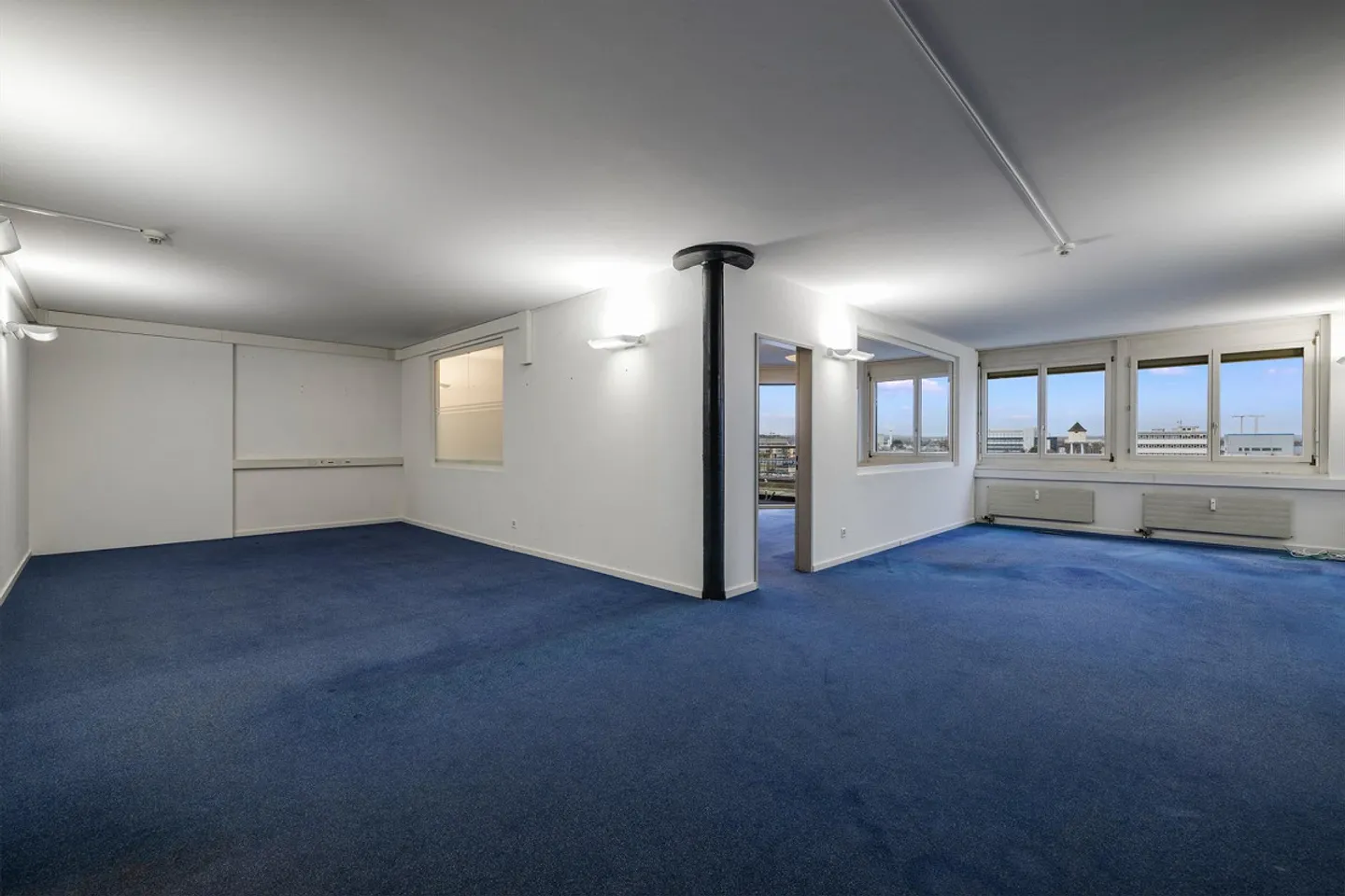 Ready-to-move-in Offices with Dream View – Work Directly on the Rhine - Photo 2 of 6