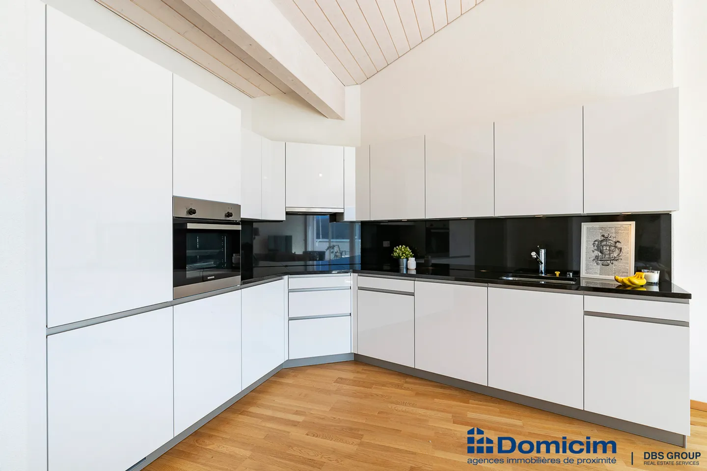4.5-room penthouse with elevator access - Photo 3 of 11