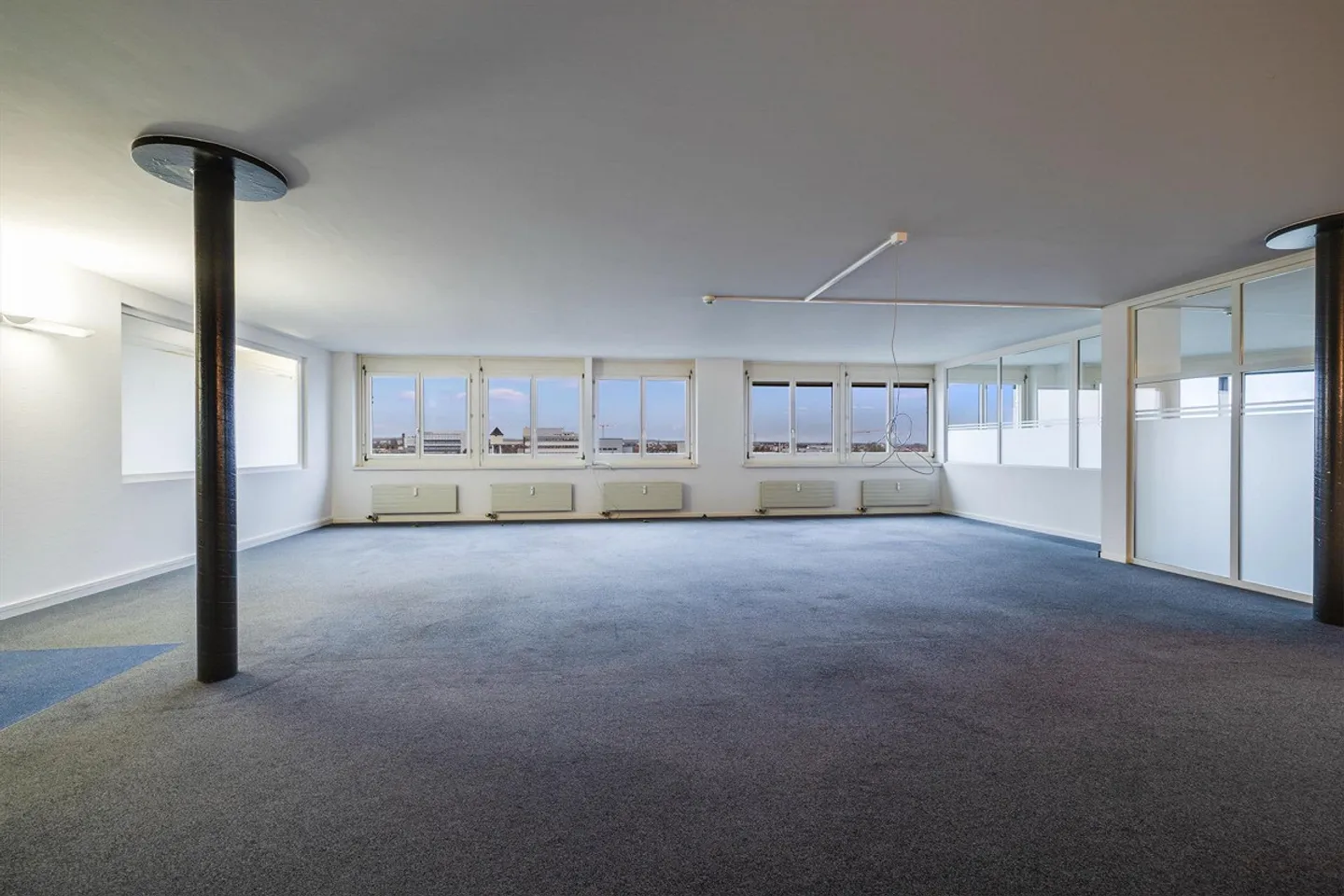 Ready-to-move-in Offices with Dream View – Work Directly on the Rhine - Photo 3 of 6