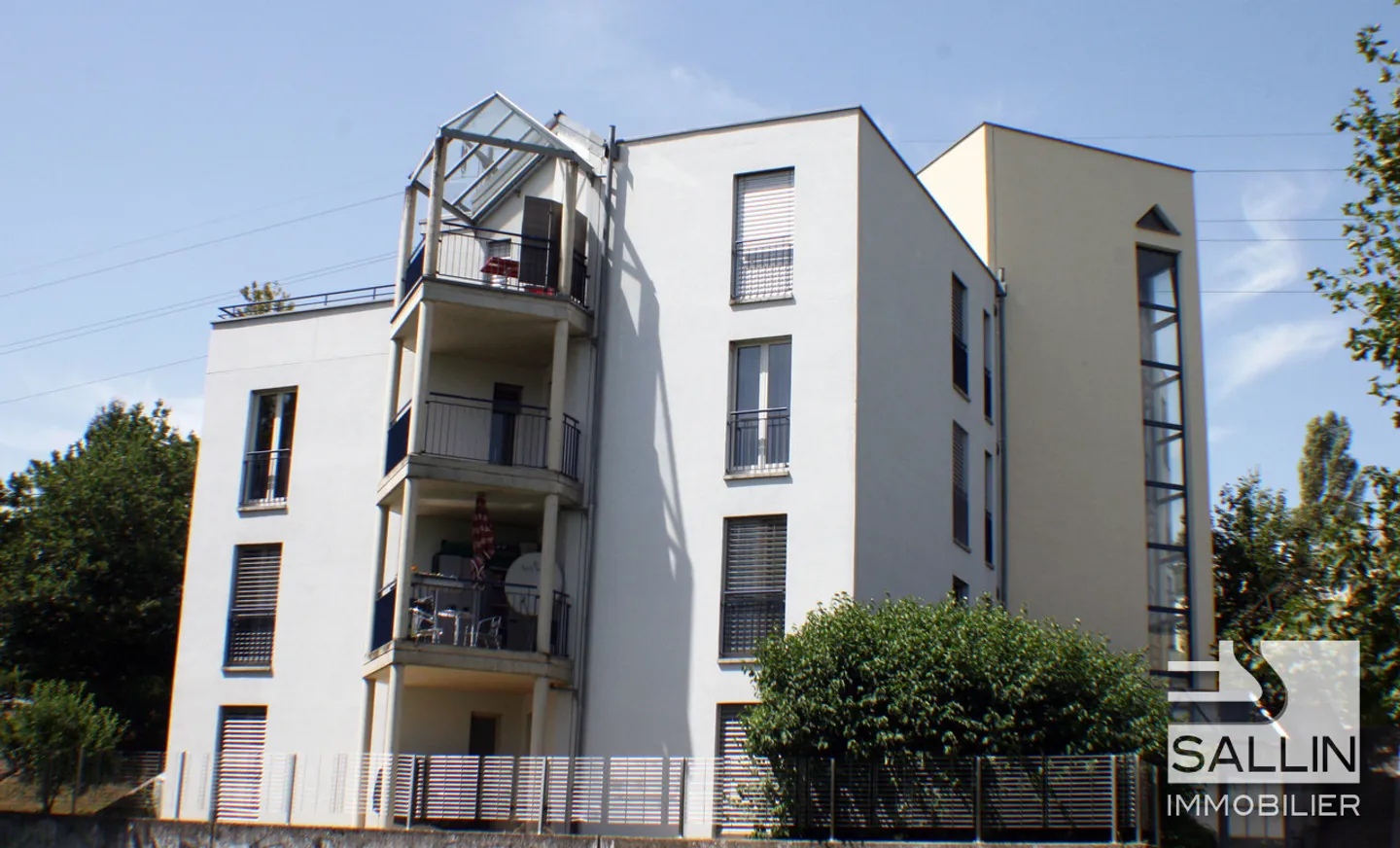 Geräumige Wohnung mit Terrasse - Foto 1 von 6