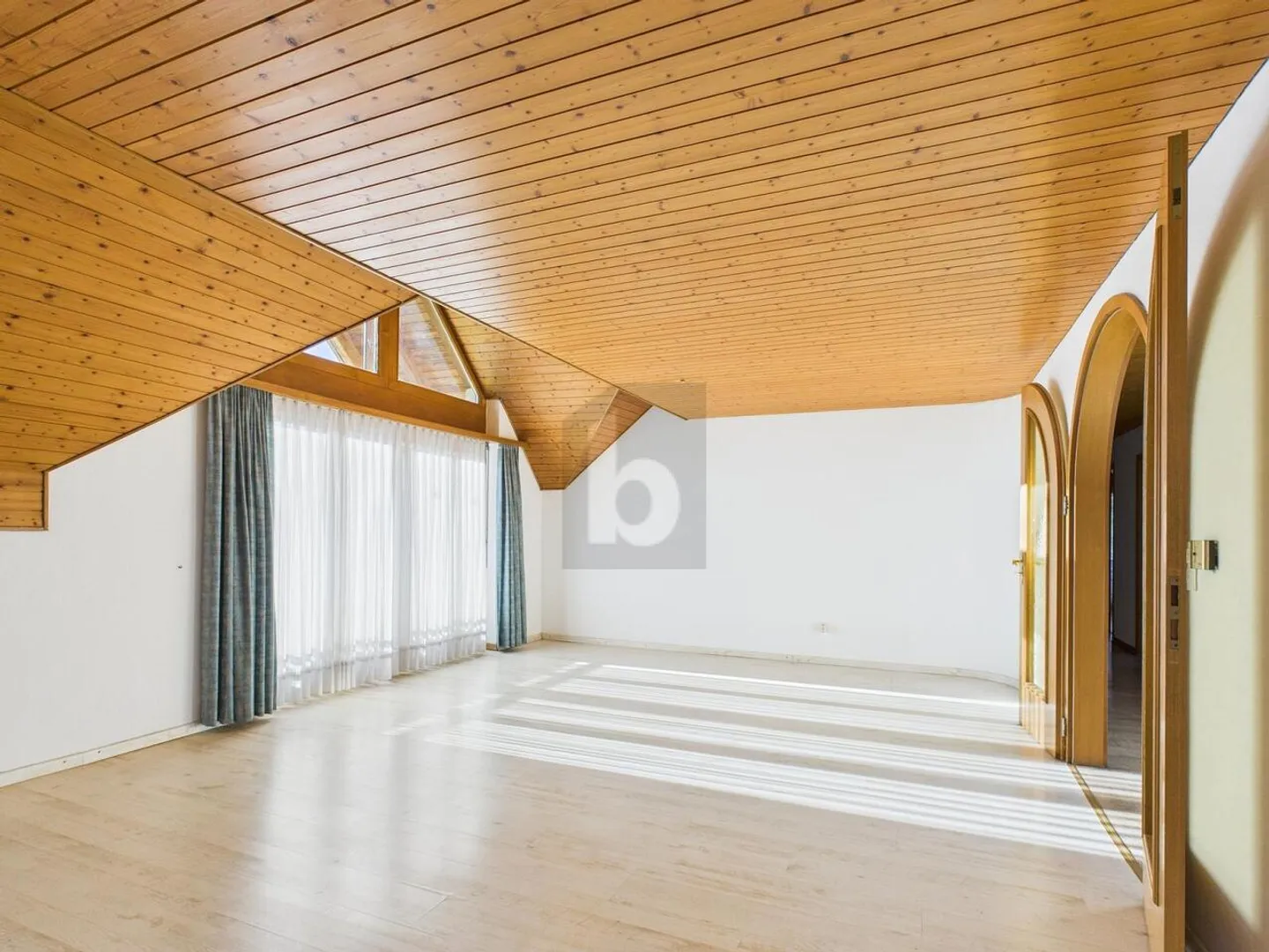 CHARMANT MIT SONNIGEM BALKON - Photo 4 sur 6