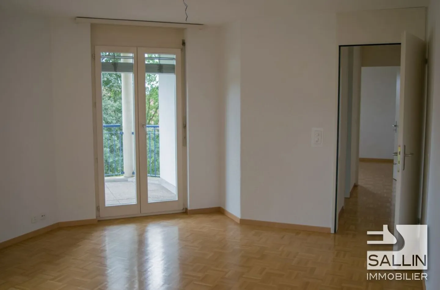 Geräumige Wohnung mit Terrasse - Foto 2 von 6