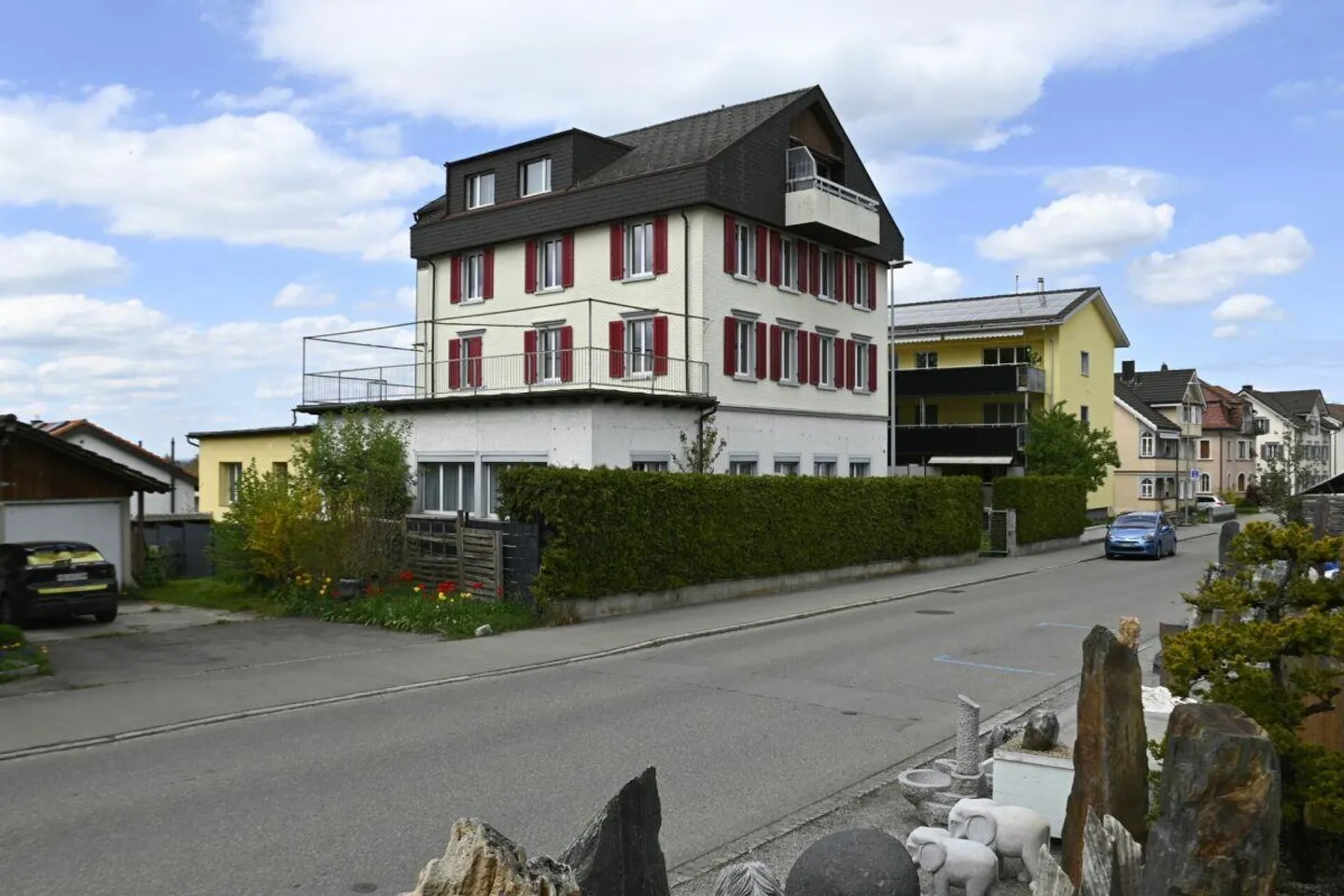 Vivre dans un emplacement central - appartement rénové de 4,5 pièces au 2ème étage - Photo 1 sur 8
