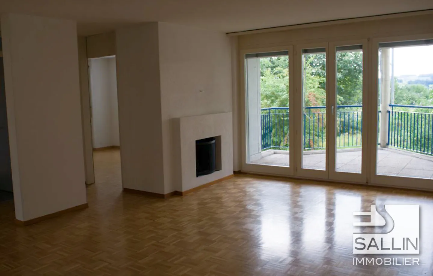 Geräumige Wohnung mit Terrasse - Foto 3 von 6