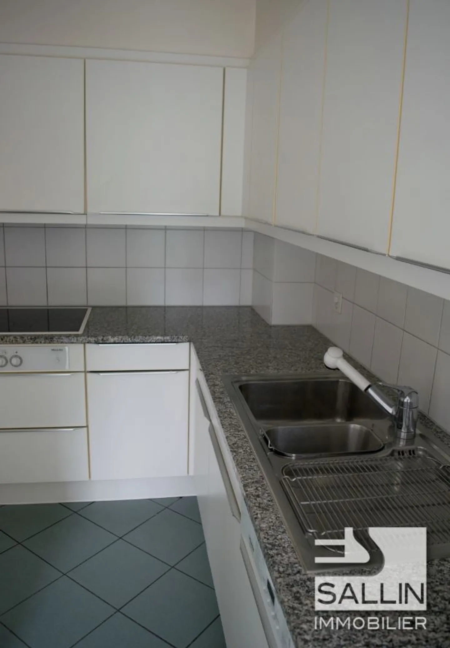 Geräumige Wohnung mit Terrasse - Foto 4 von 6