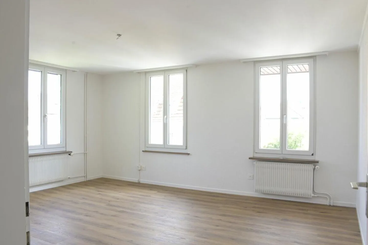 Vivre dans un emplacement central - appartement rénové de 4,5 pièces au 2ème étage - Photo 5 sur 8