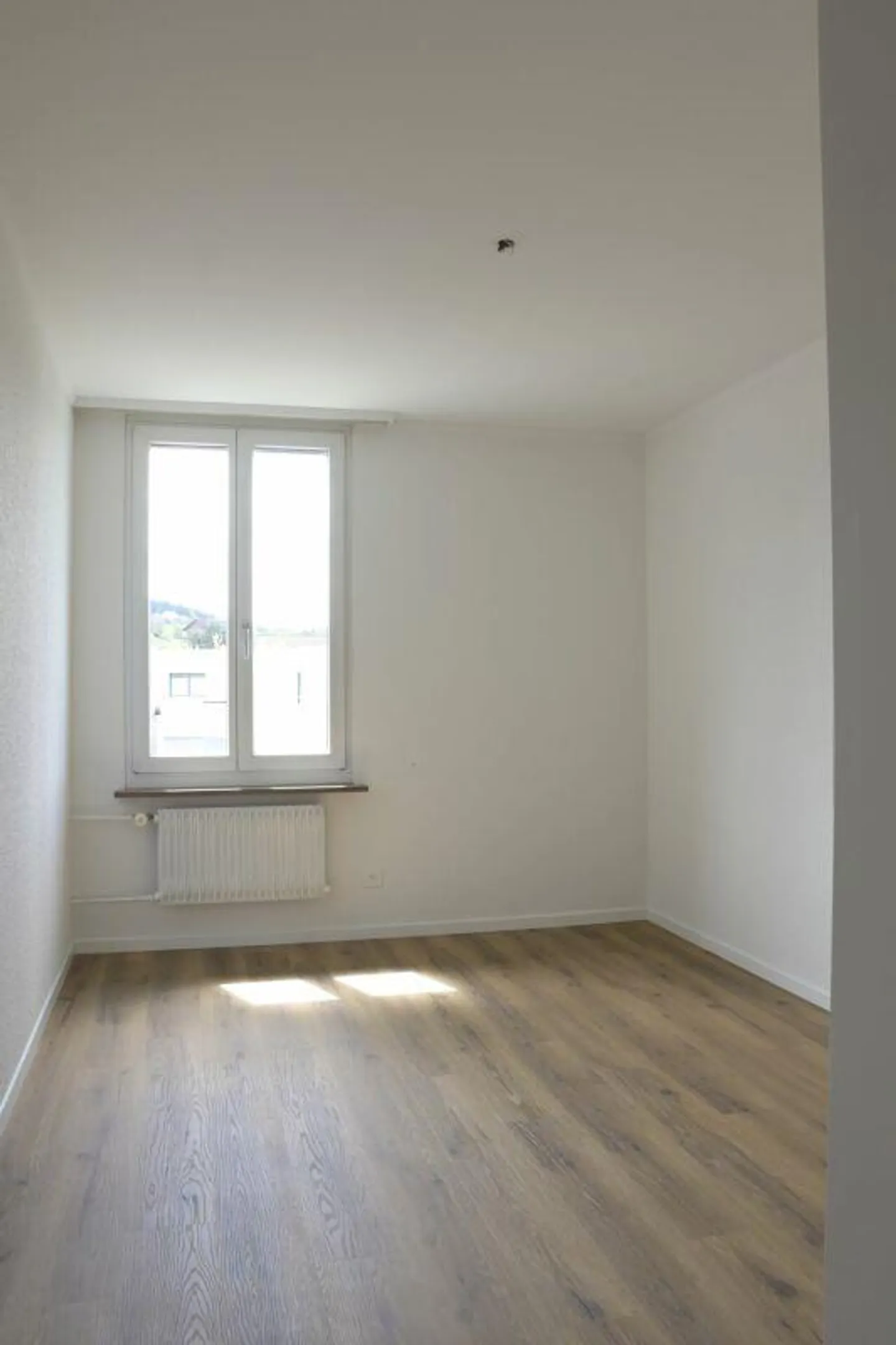 Vivre dans un emplacement central - appartement rénové de 4,5 pièces au 2ème étage - Photo 8 sur 8