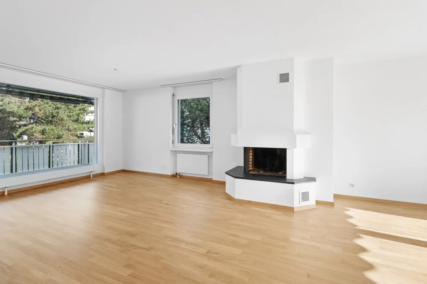 Appartement spacieux de 3,5 pièces à Thalwil avec 2 balcons, cheminée et tour de lavage - Photo 1 sur 10